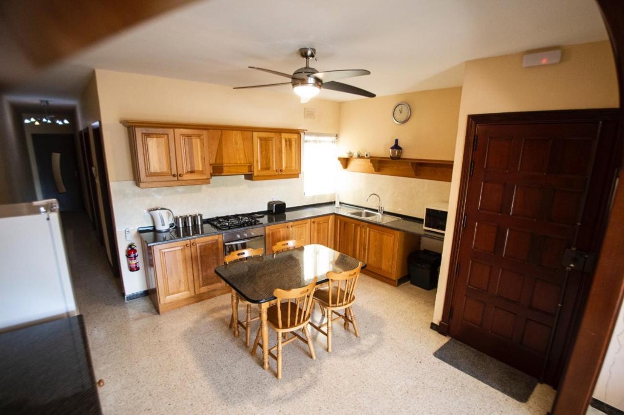 Apartment 5 Mins Away From The Beach. เซนต์พอลส์เบย์ ภายนอก รูปภาพ