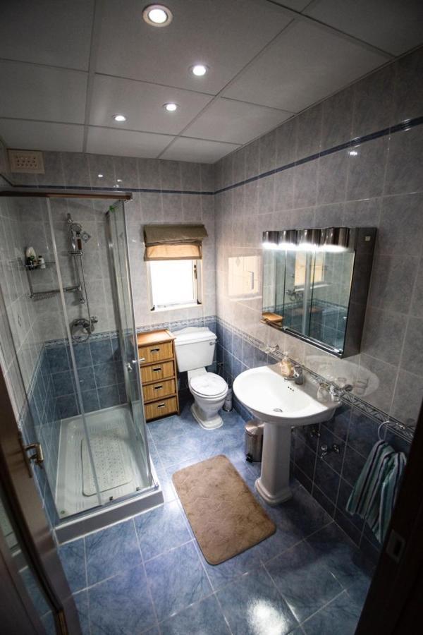 Apartment 5 Mins Away From The Beach. เซนต์พอลส์เบย์ ภายนอก รูปภาพ
