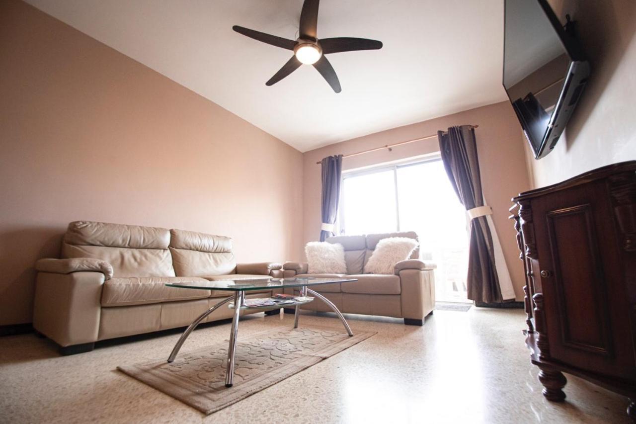 Apartment 5 Mins Away From The Beach. เซนต์พอลส์เบย์ ภายนอก รูปภาพ